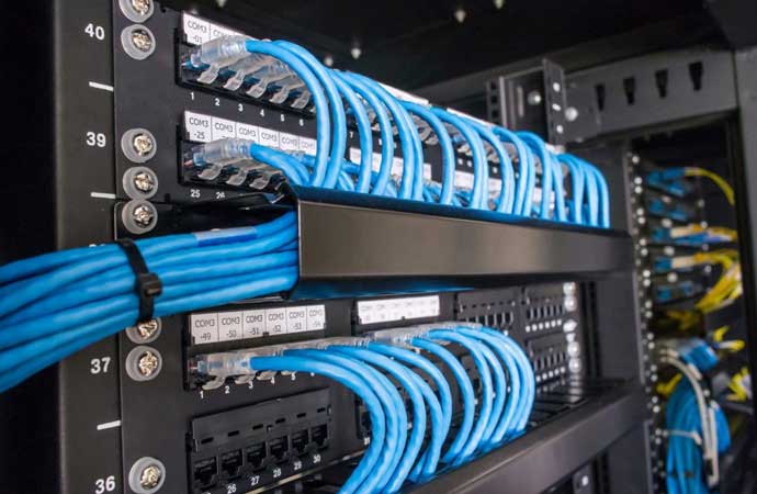 Advantages & Disadvantages of Network Wiring Solutions